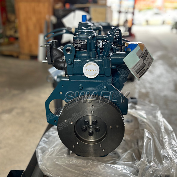 Kubota D902-EF81 engine 3200RPM 15.9KW 1J015-10001