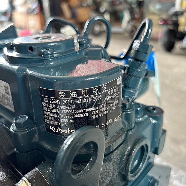 Kubota D902-EF81 engine 3200RPM 15.9KW 1J015-10001